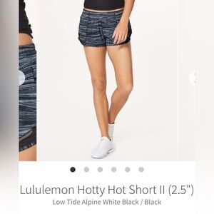 lululemon athletica Women's Lowtide Alpine print Hotty Hot Shorts